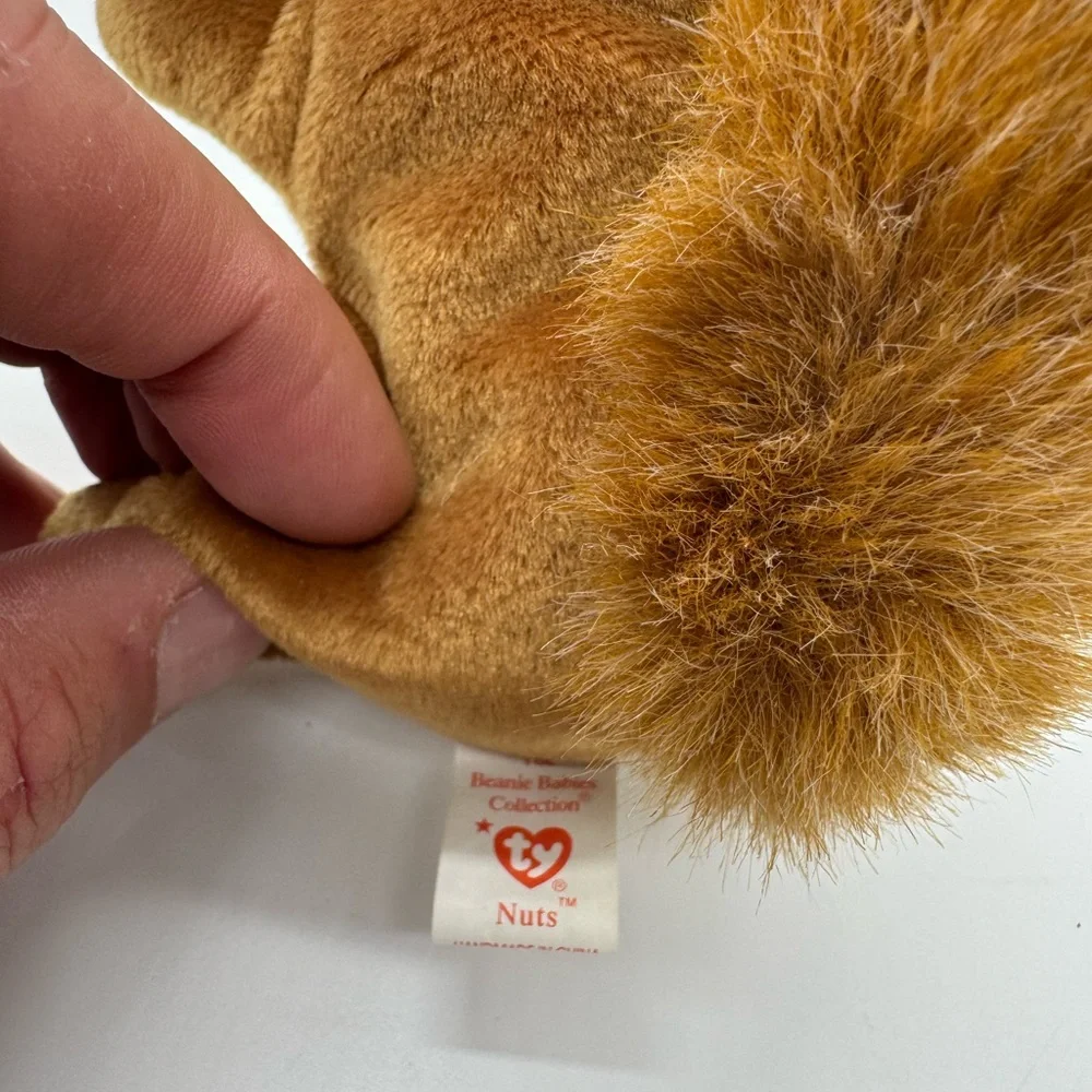 Ty Beanie Baby, Nuts the Squirrel 1996 (Rare Collectable) - Picture 3 of 4
